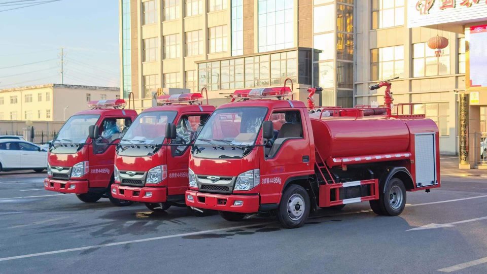 3臺(tái)福田藍(lán)牌2.5噸水罐消防車